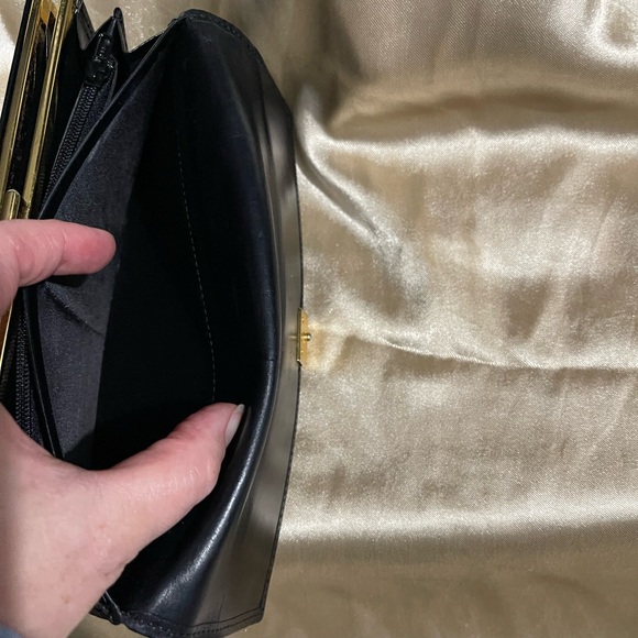 GIVENCHY!! EUC 4G Logo Leather Kisslock Long Bifold Wallet - Picture 3 of 7